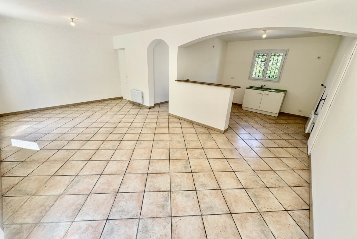 Villa contemporaine rénovée à Camaret-sur-Aigues dans un cadre calme 