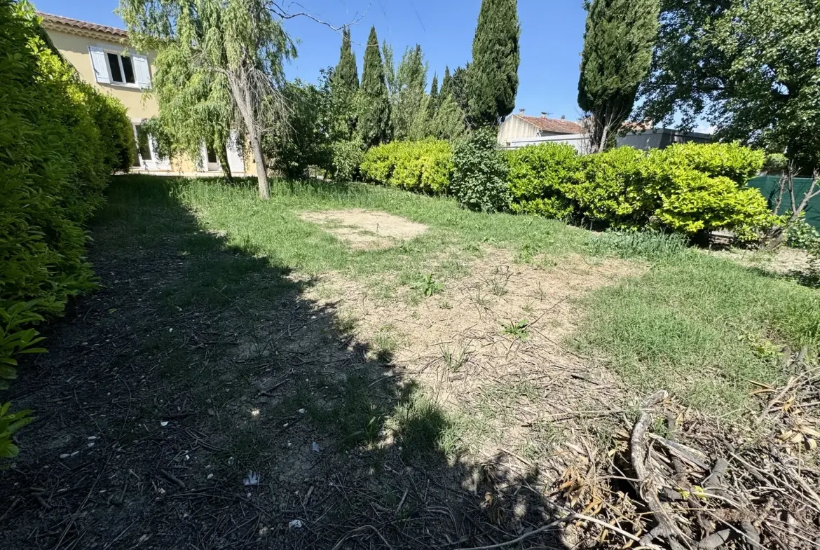 Villa contemporaine rénovée à Camaret-sur-Aigues dans un cadre calme 