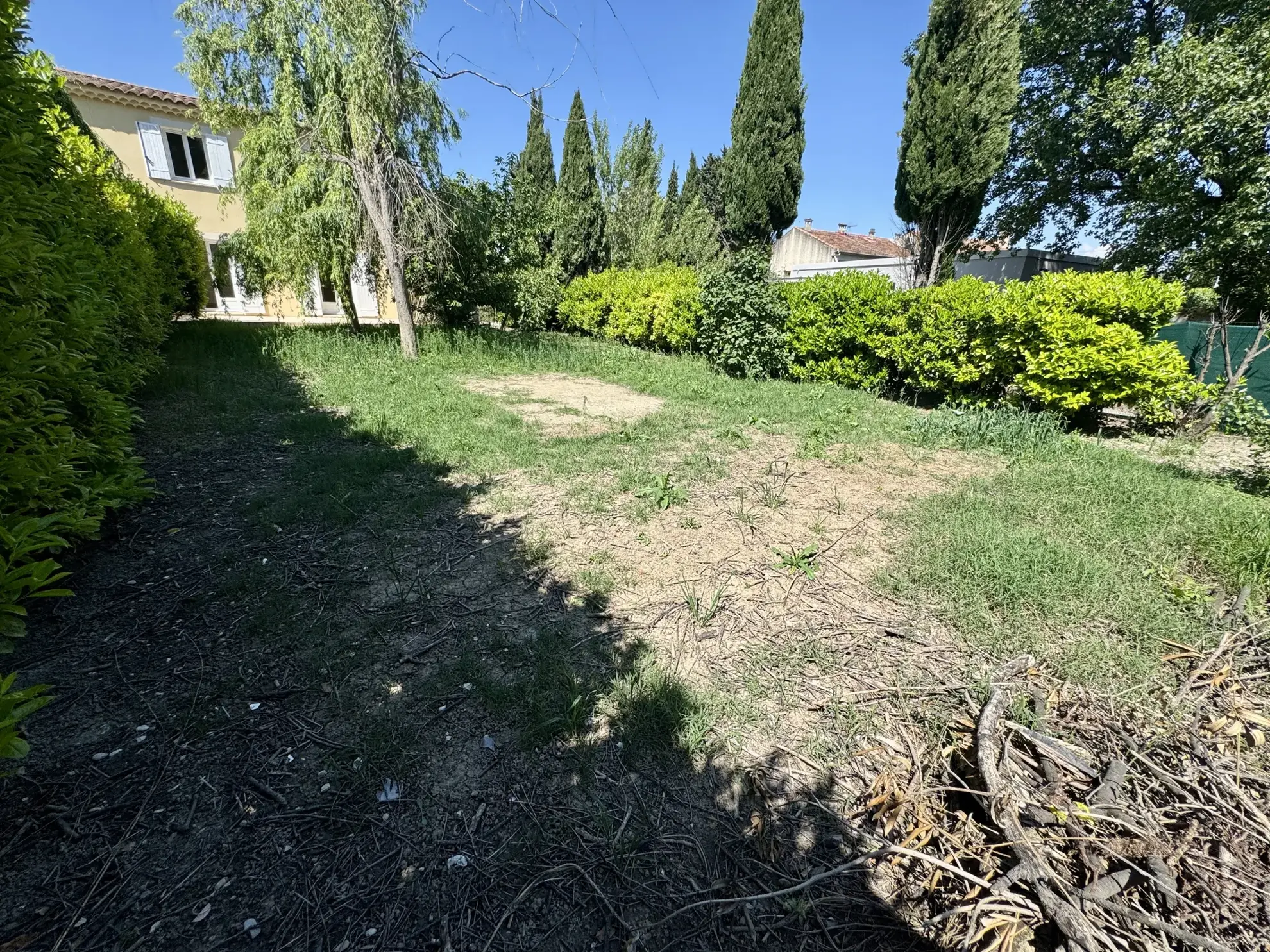 Villa contemporaine rénovée à Camaret-sur-Aigues dans un cadre calme 