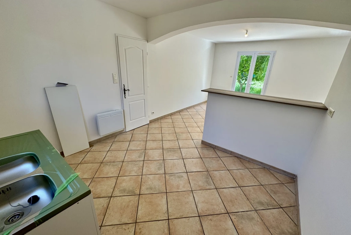 Villa contemporaine rénovée à Camaret-sur-Aigues dans un cadre calme 