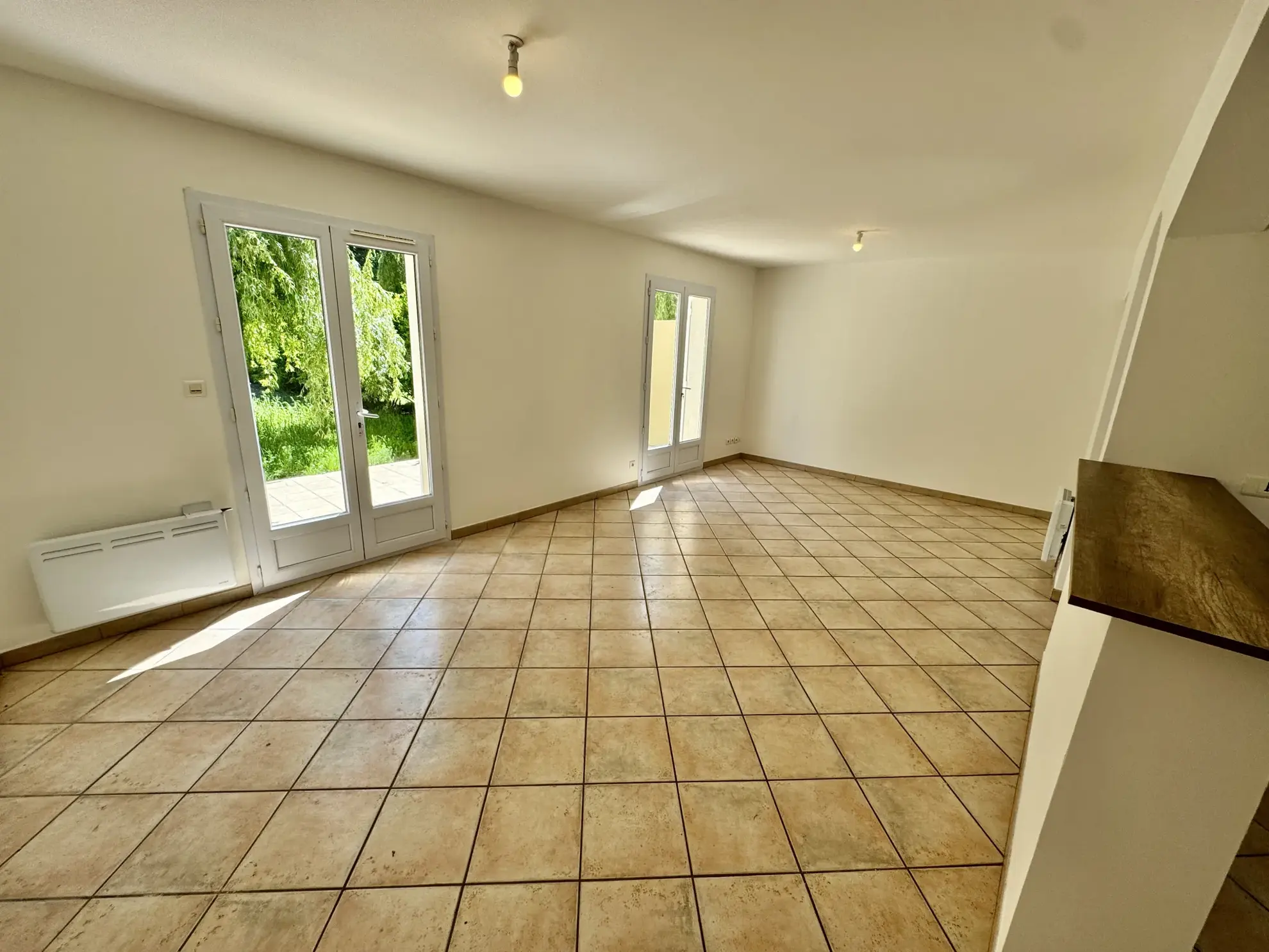 Villa contemporaine rénovée à Camaret-sur-Aigues dans un cadre calme 