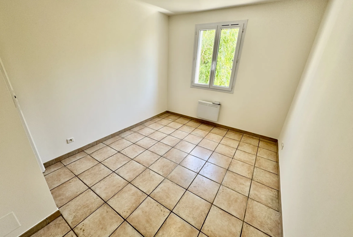 Villa contemporaine rénovée à Camaret-sur-Aigues dans un cadre calme 