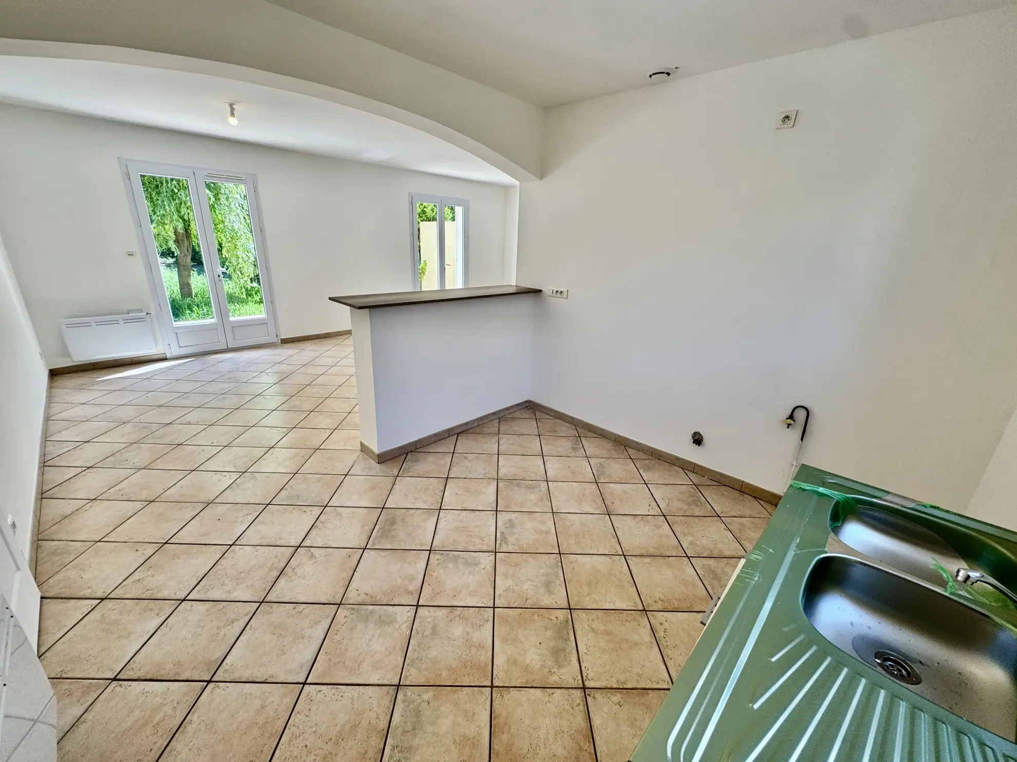 Villa contemporaine rénovée à Camaret-sur-Aigues dans un cadre calme 