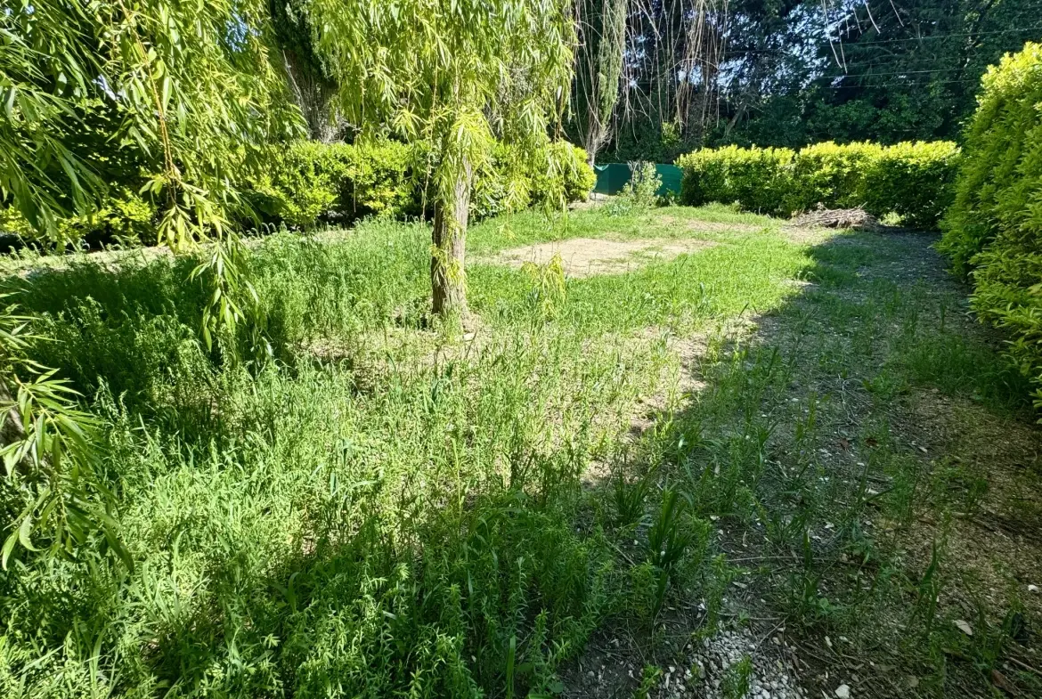 Villa contemporaine rénovée à Camaret-sur-Aigues dans un cadre calme 