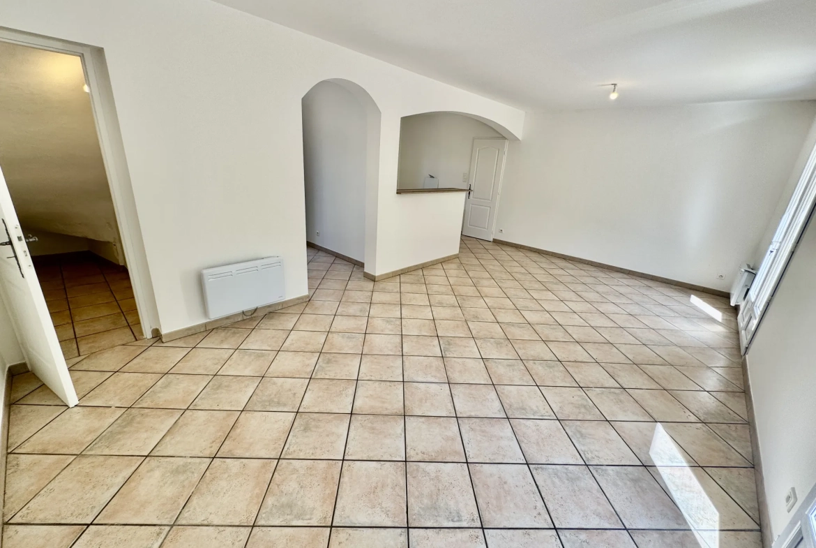Villa contemporaine rénovée à Camaret-sur-Aigues dans un cadre calme 