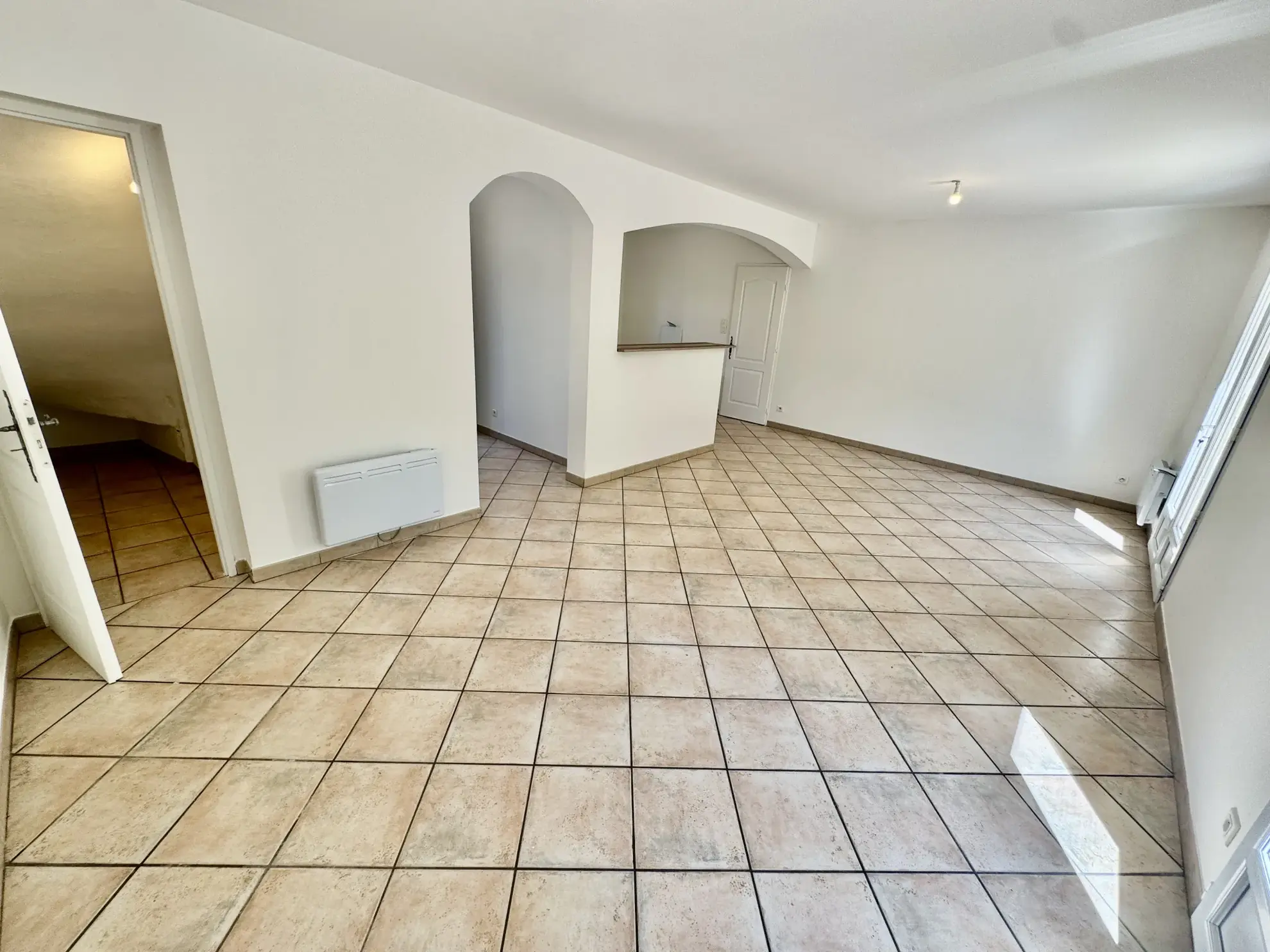 Villa contemporaine rénovée à Camaret-sur-Aigues dans un cadre calme 