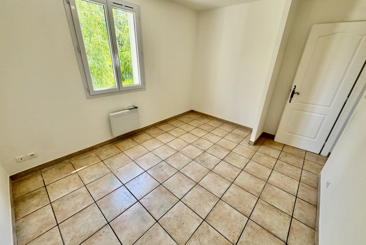 Villa contemporaine rénovée à Camaret-sur-Aigues dans un cadre calme 