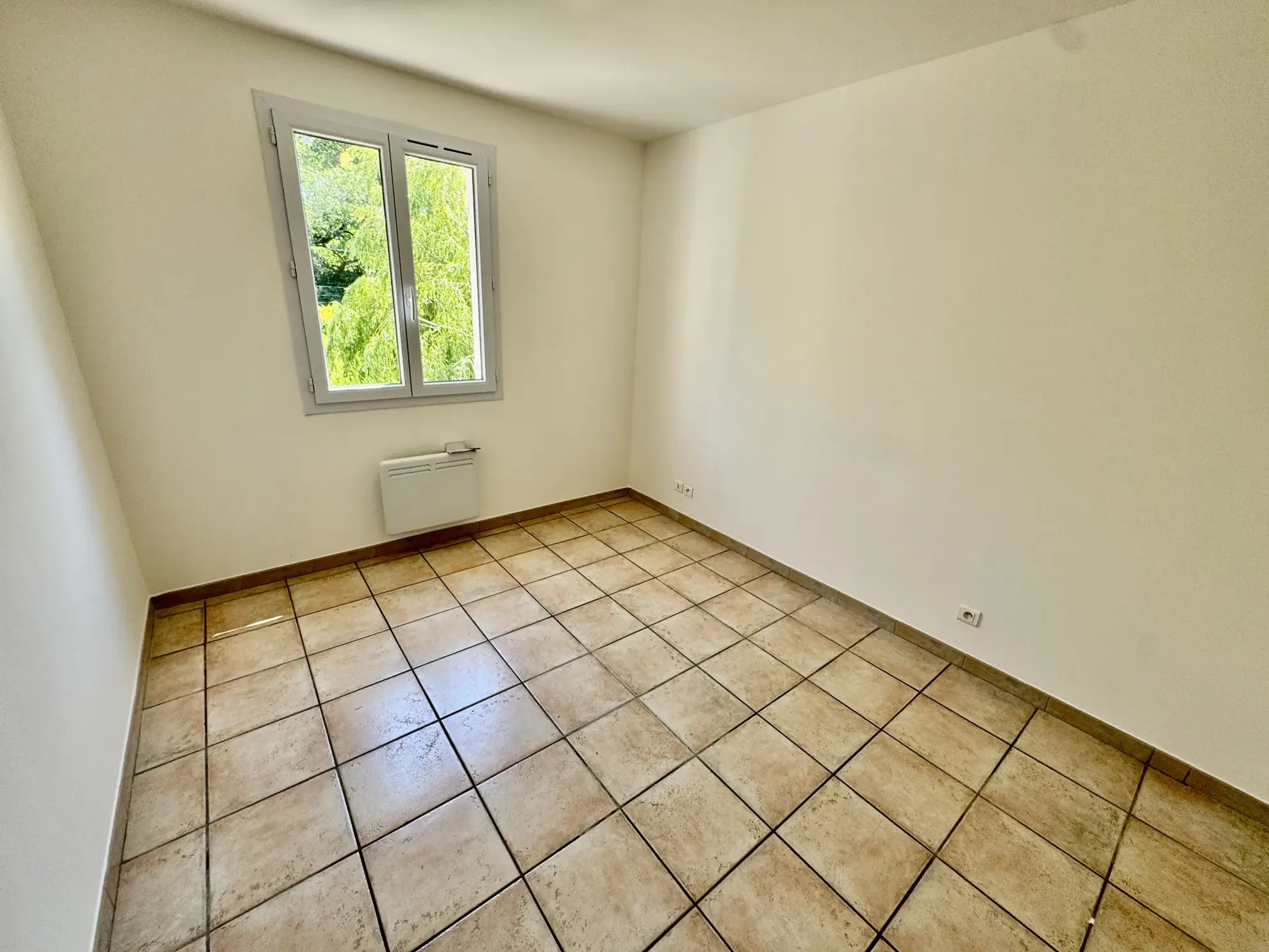 Villa contemporaine rénovée à Camaret-sur-Aigues dans un cadre calme 