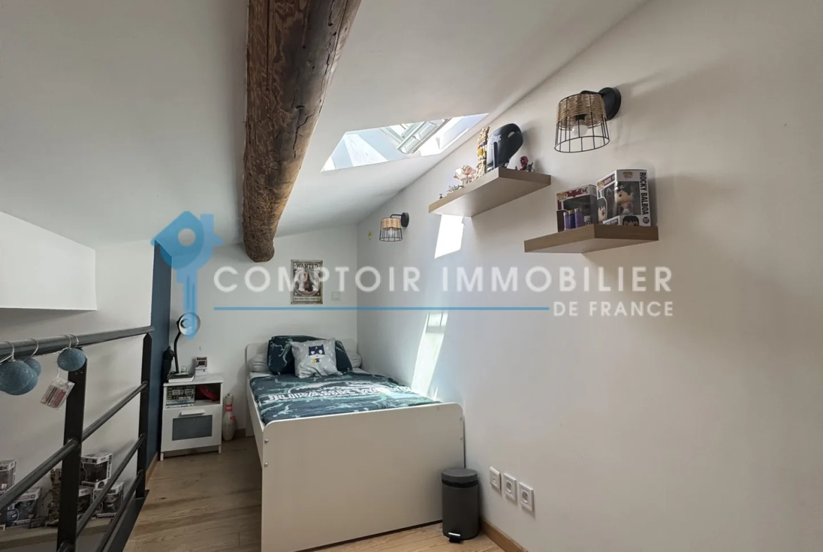 Maison de village rénovée avec cour, garage et 2 chambres à Codognan 