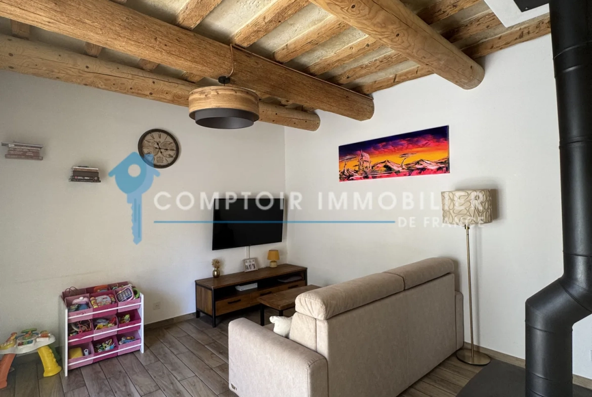 Maison de village rénovée avec cour, garage et 2 chambres à Codognan 