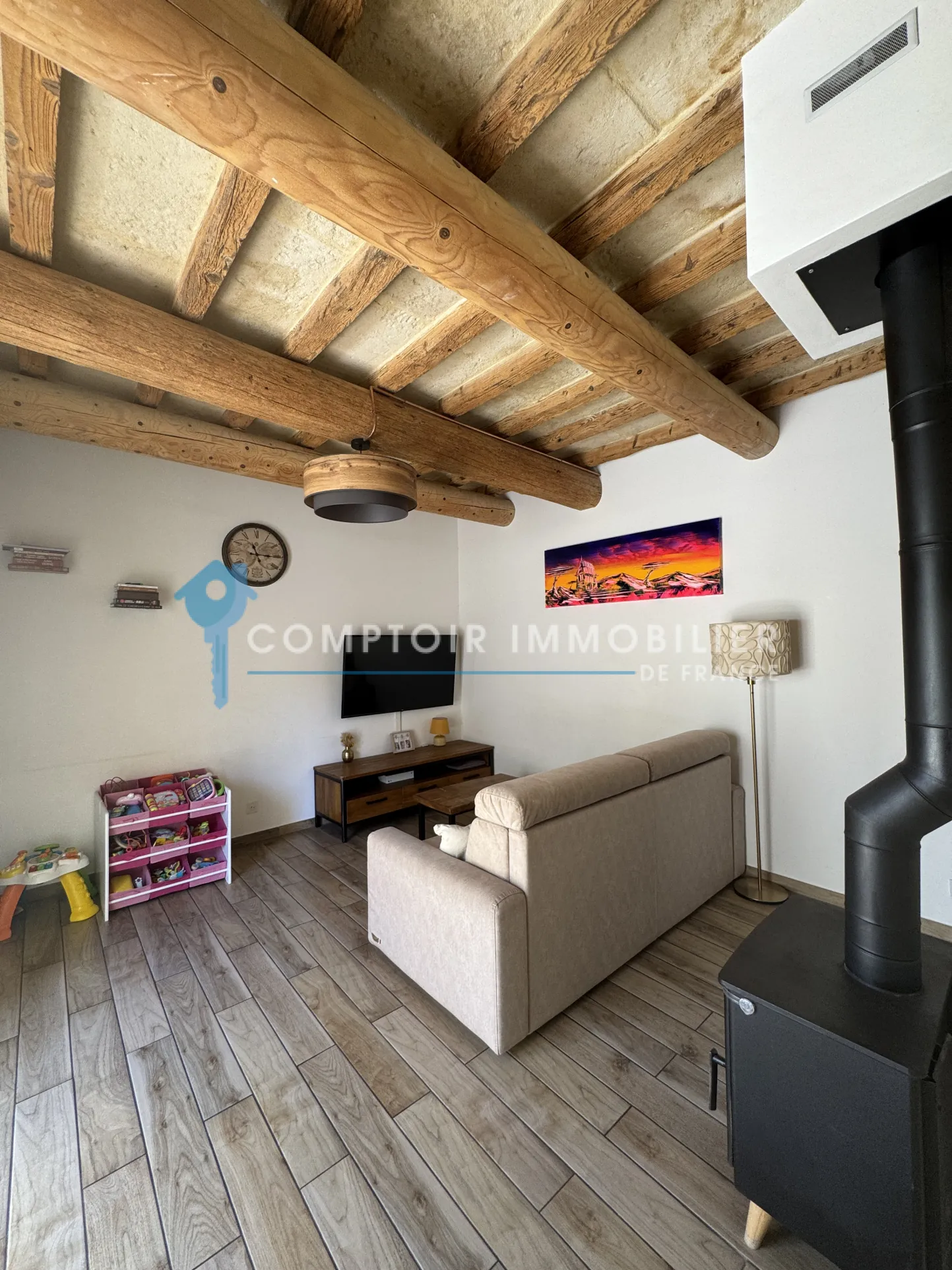 Maison de village rénovée avec cour, garage et 2 chambres à Codognan 