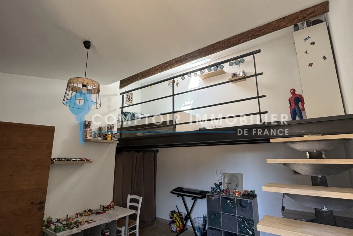 Maison de village rénovée avec cour, garage et 2 chambres à Codognan 
