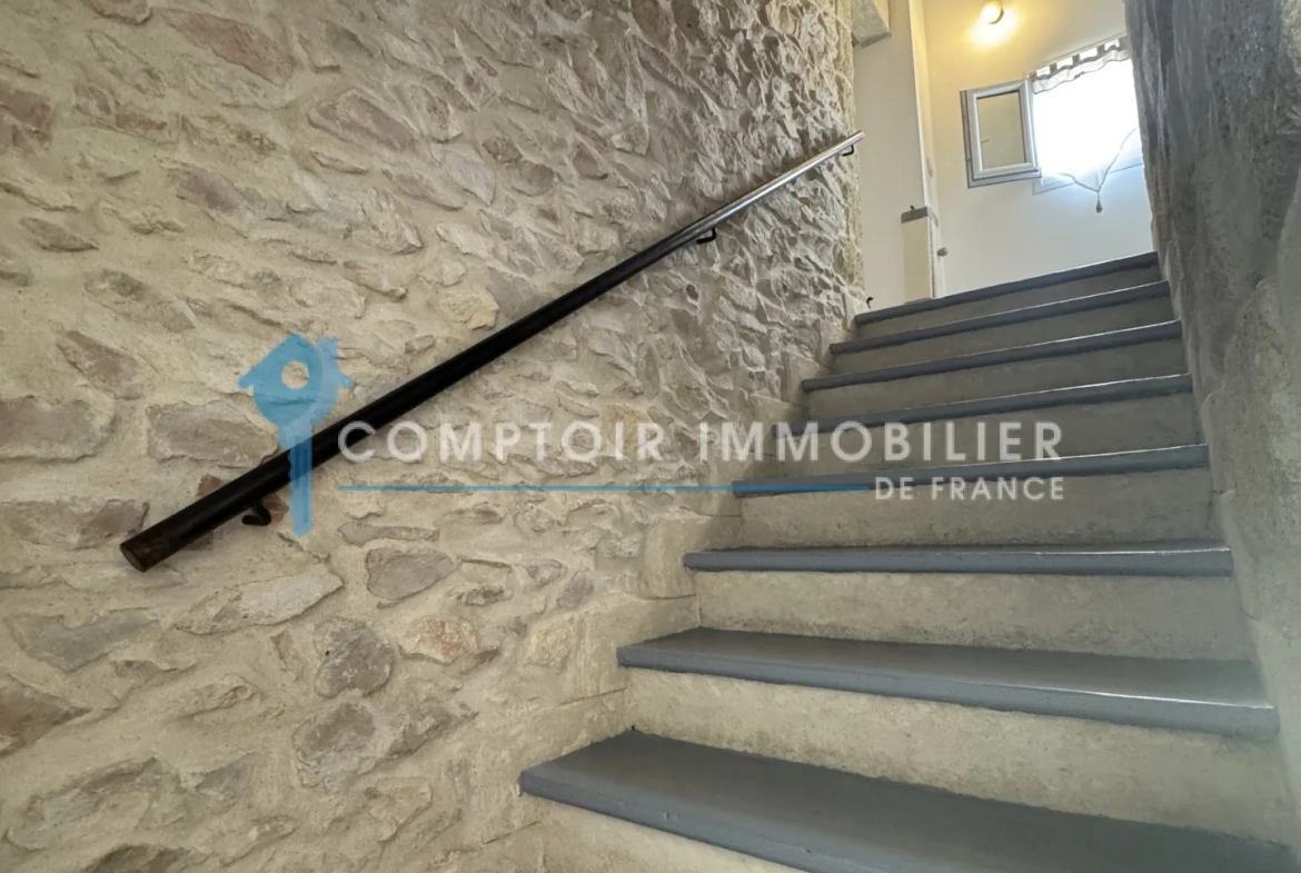 Maison de village rénovée avec cour, garage et 2 chambres à Codognan 