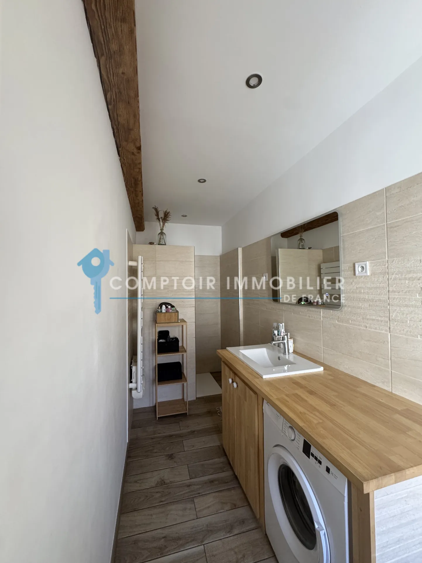 Maison de village rénovée avec cour, garage et 2 chambres à Codognan 
