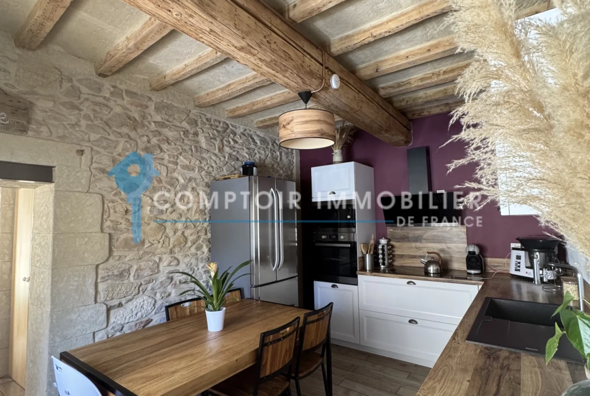 Maison de village rénovée avec cour, garage et 2 chambres à Codognan 