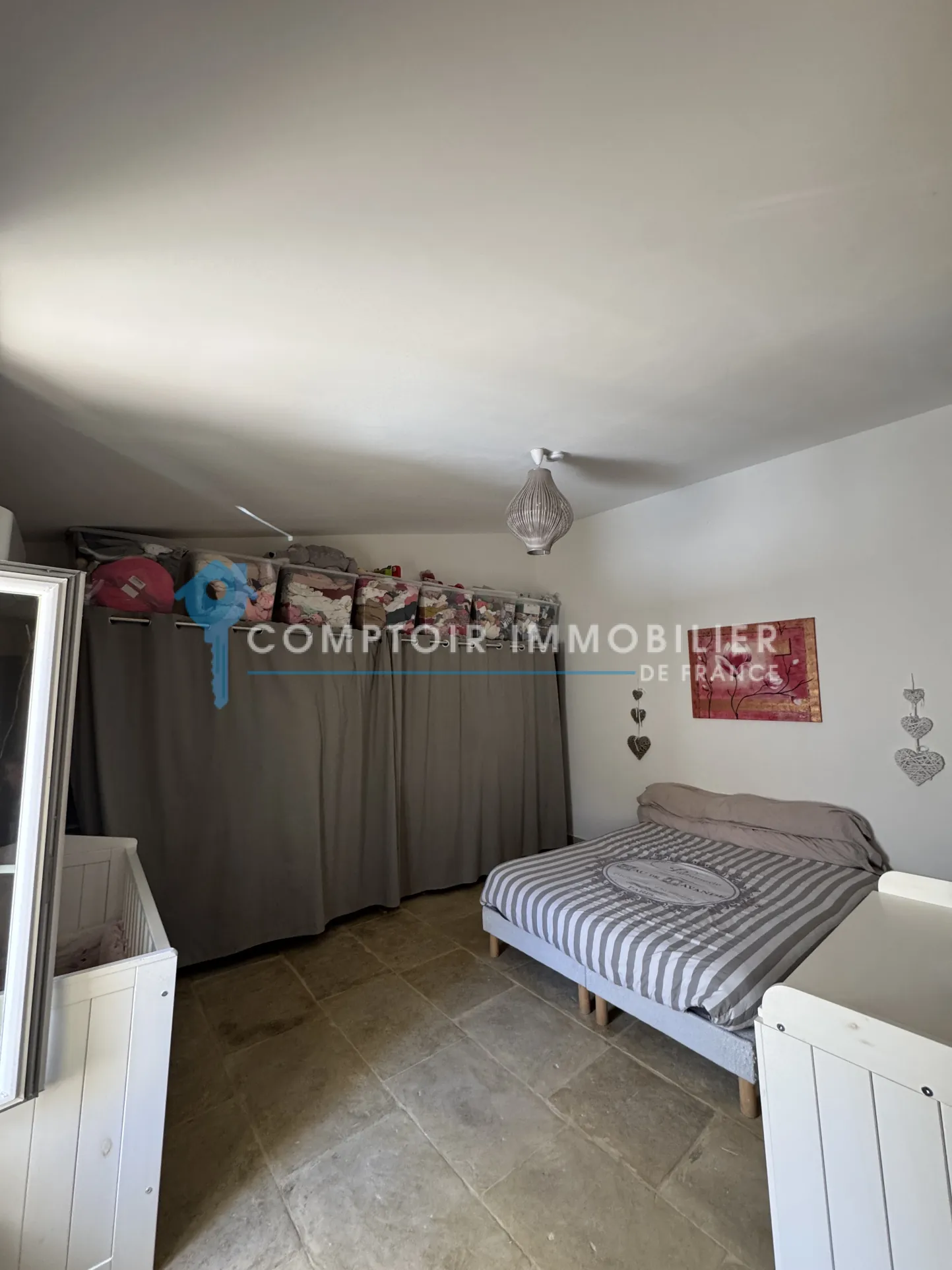 Maison de village rénovée avec cour, garage et 2 chambres à Codognan 