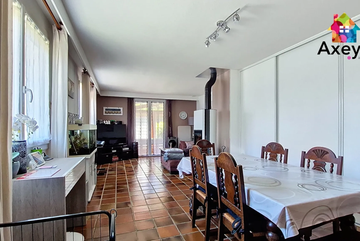 Charmante maison à vendre avec 4 chambres à Chauffailles - Terrain de 600 m² 