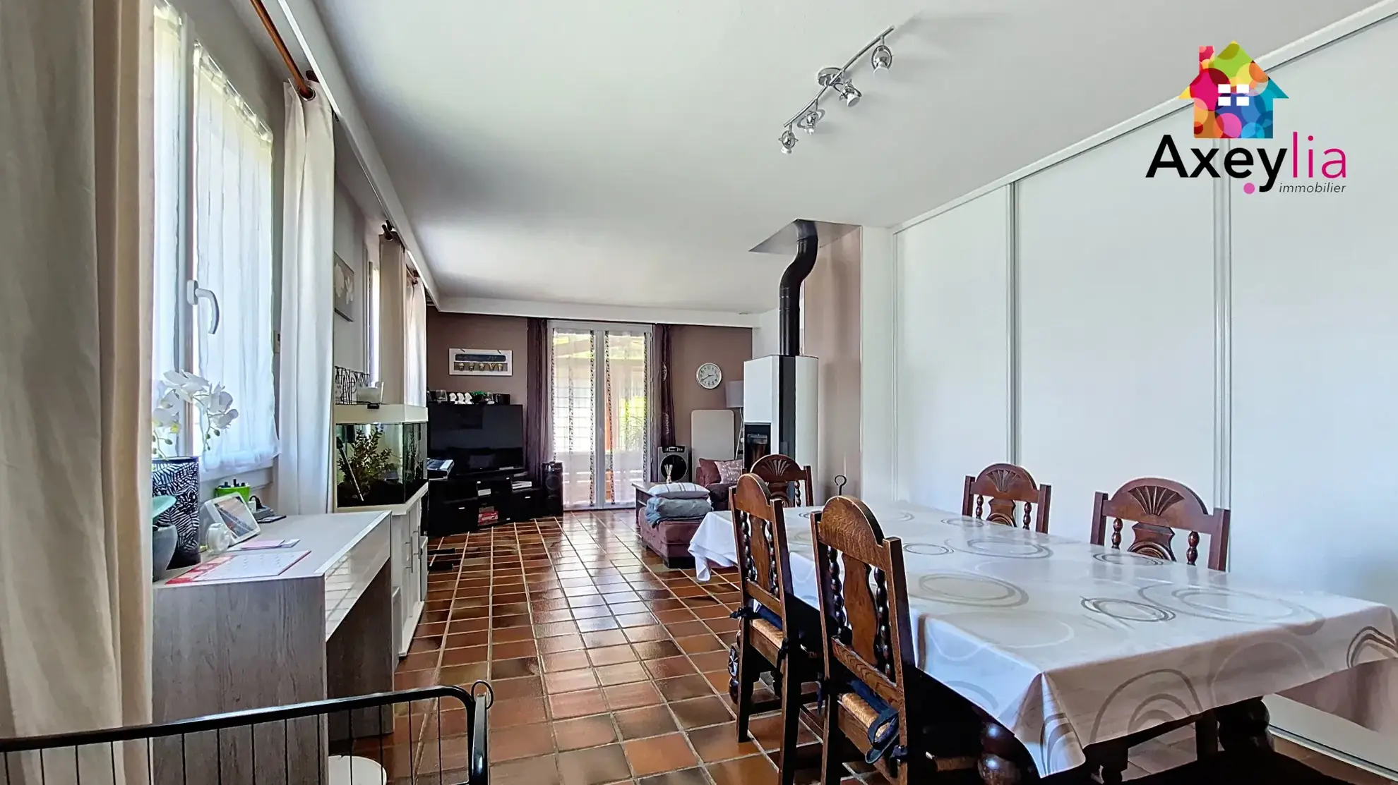 Charmante maison à vendre avec 4 chambres à Chauffailles - Terrain de 600 m² 