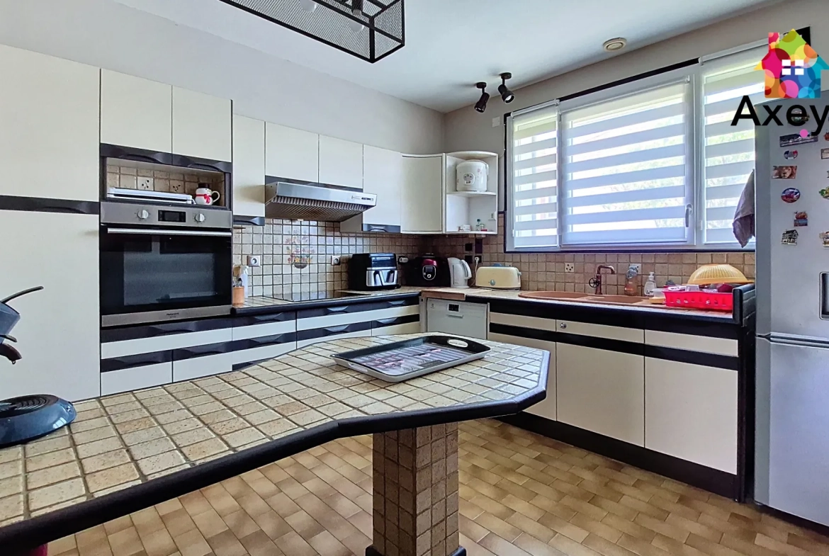 Charmante maison à vendre avec 4 chambres à Chauffailles - Terrain de 600 m² 