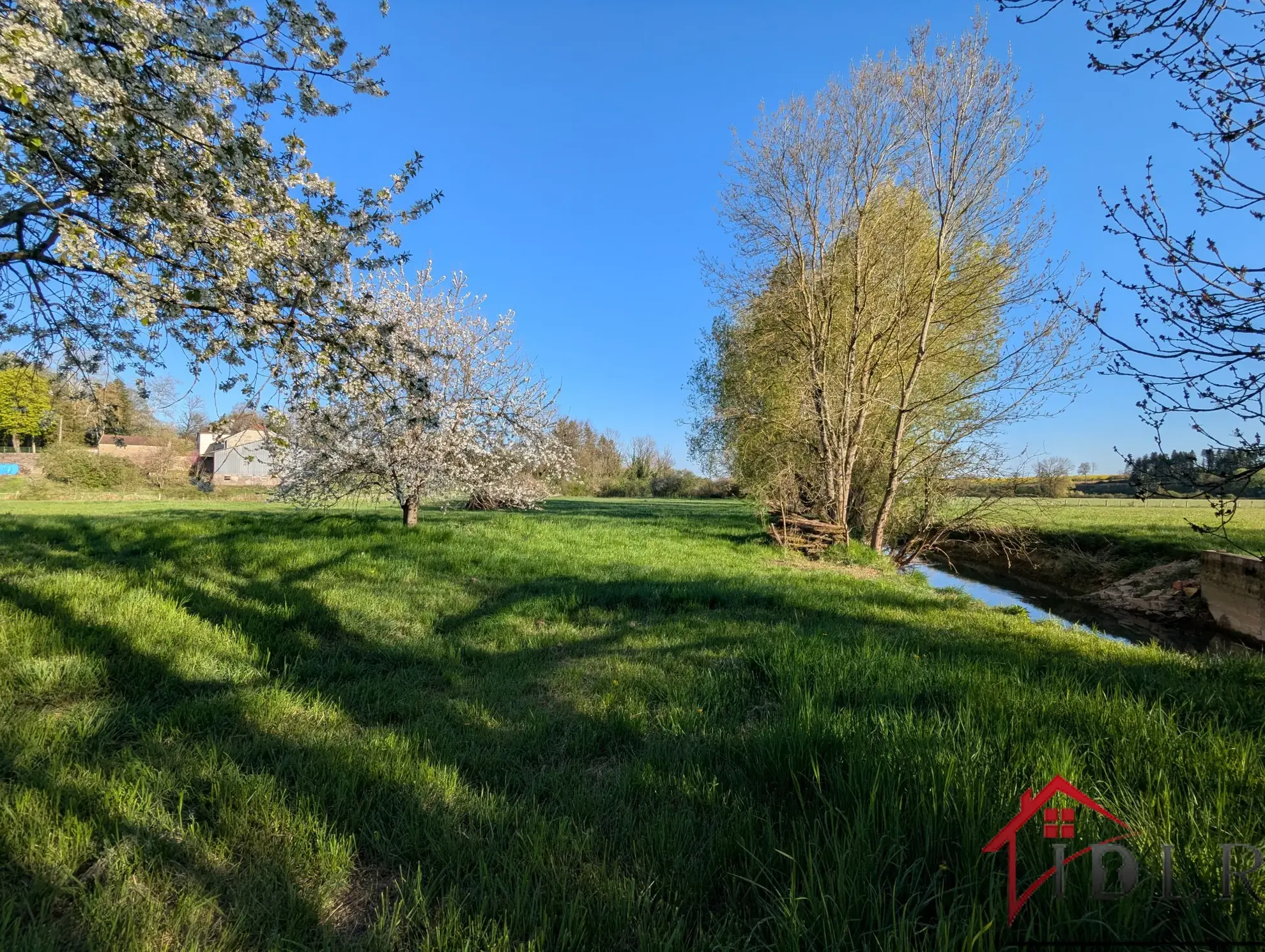 Ferme à rénover de 6000 m² à Renaucourt en Haute-Saône 