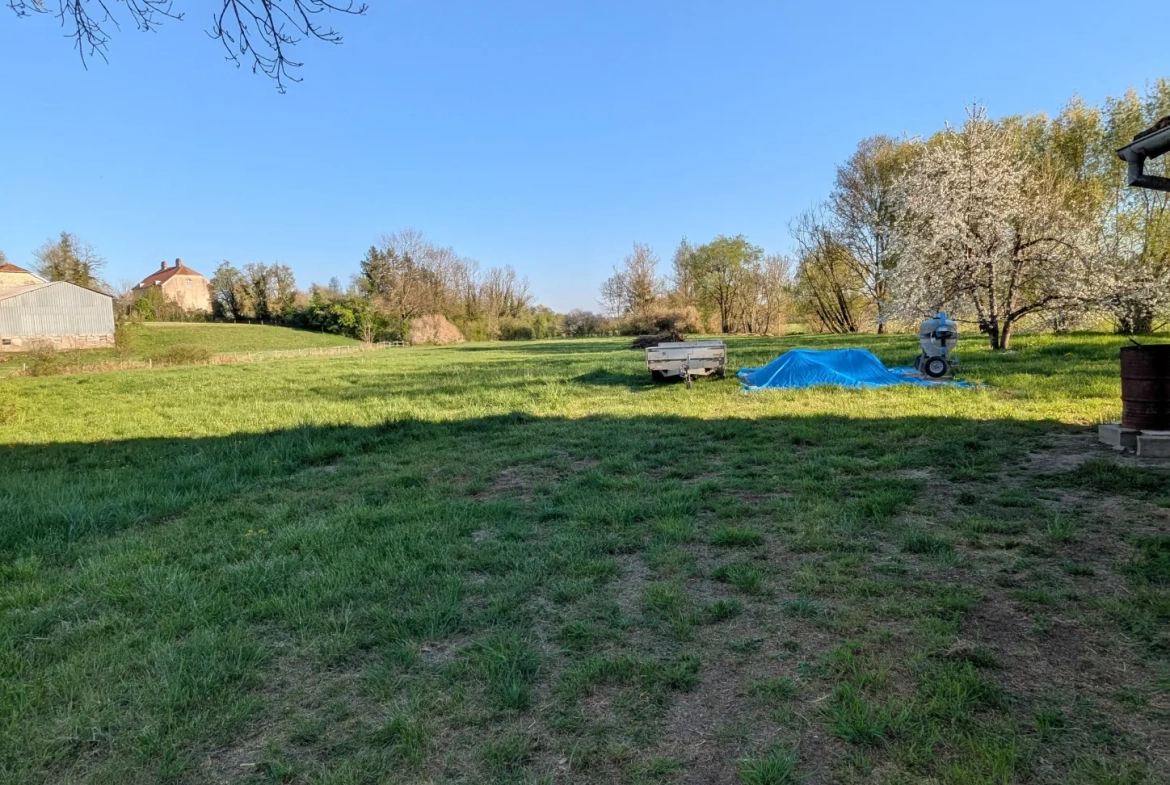 Ferme à rénover de 6000 m² à Renaucourt en Haute-Saône 