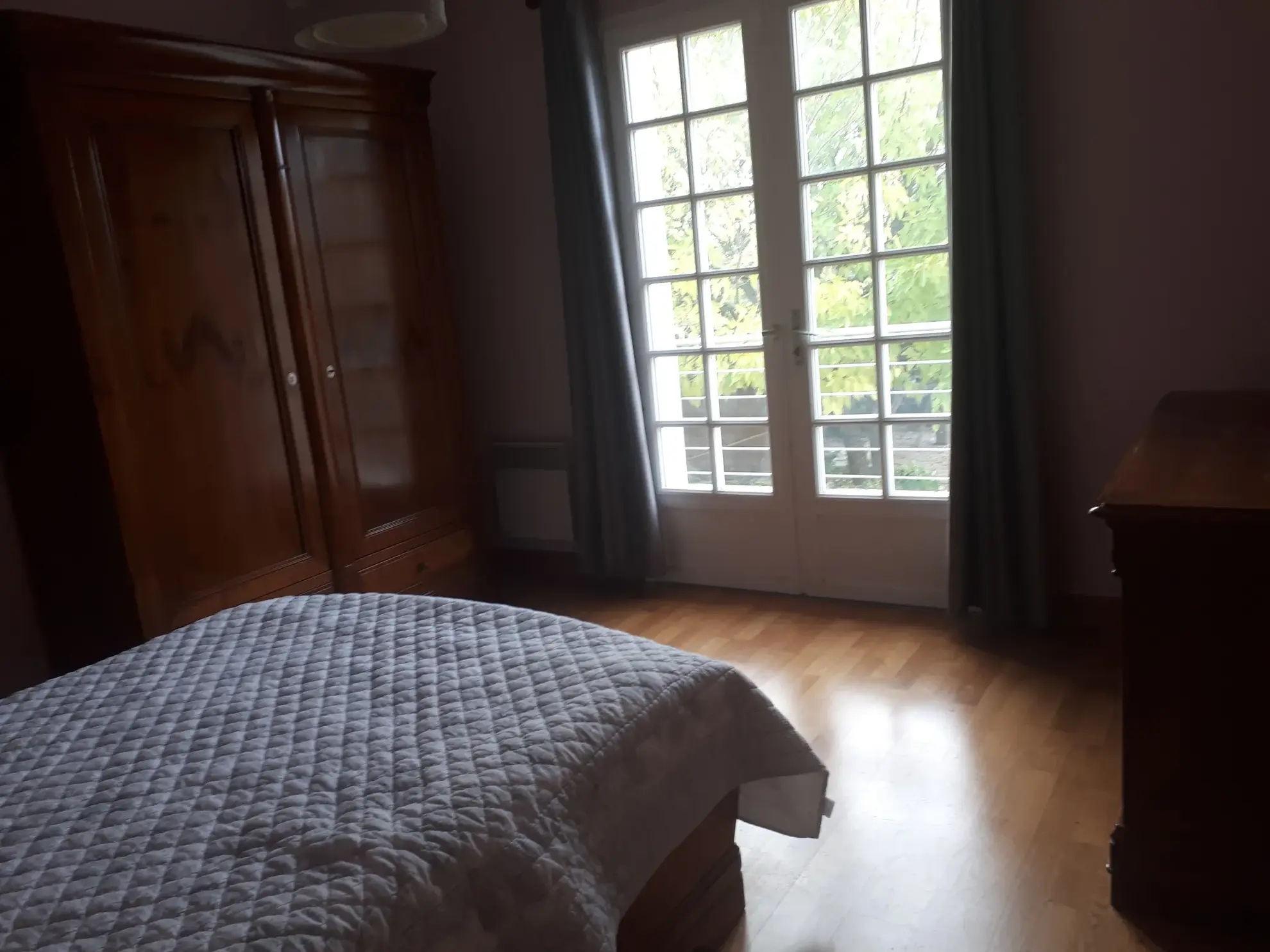 Maison familiale lumineuse avec 6 chambres et studio à Les Ormes 
