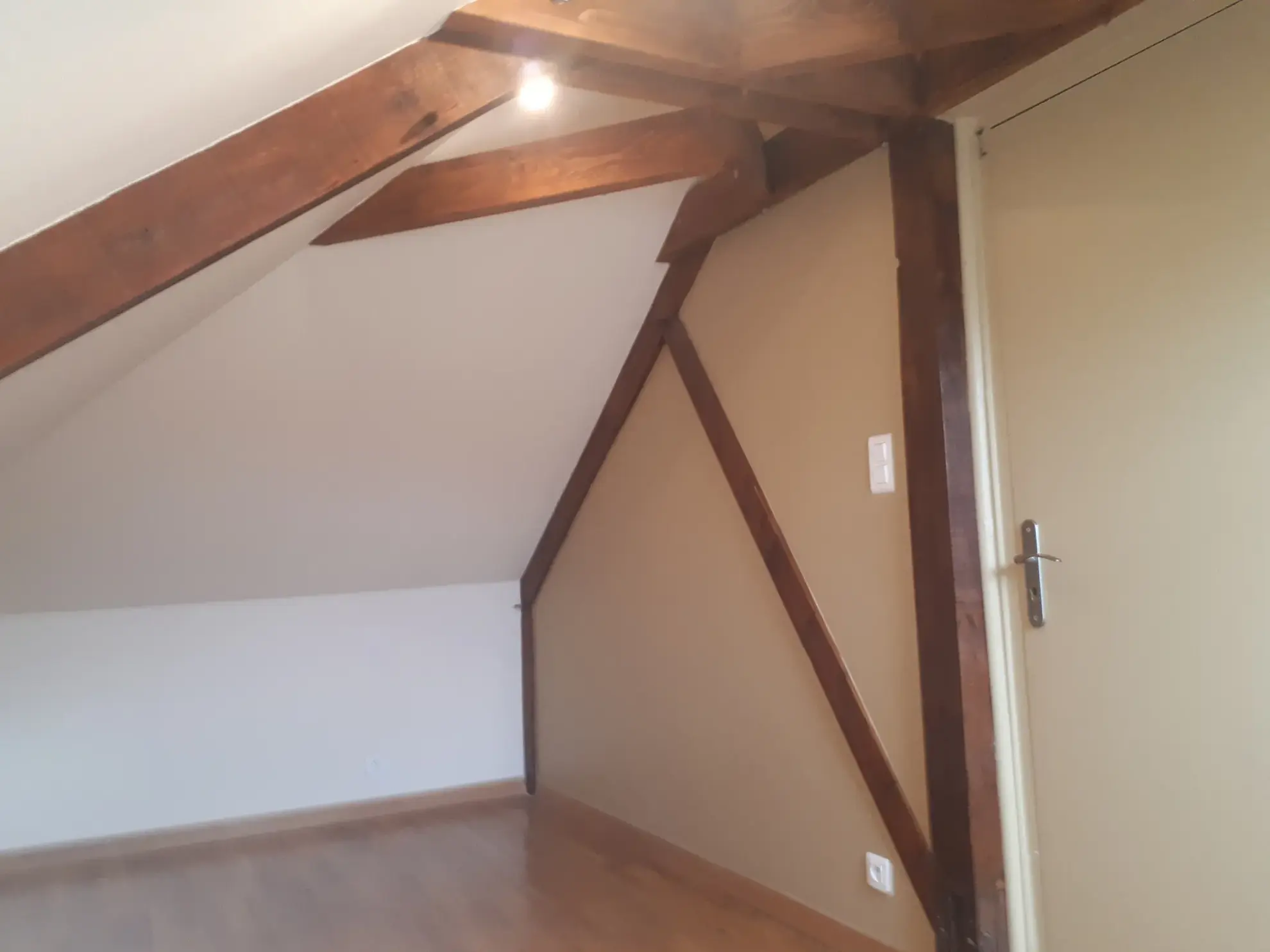 Maison familiale lumineuse avec 6 chambres et studio à Les Ormes 