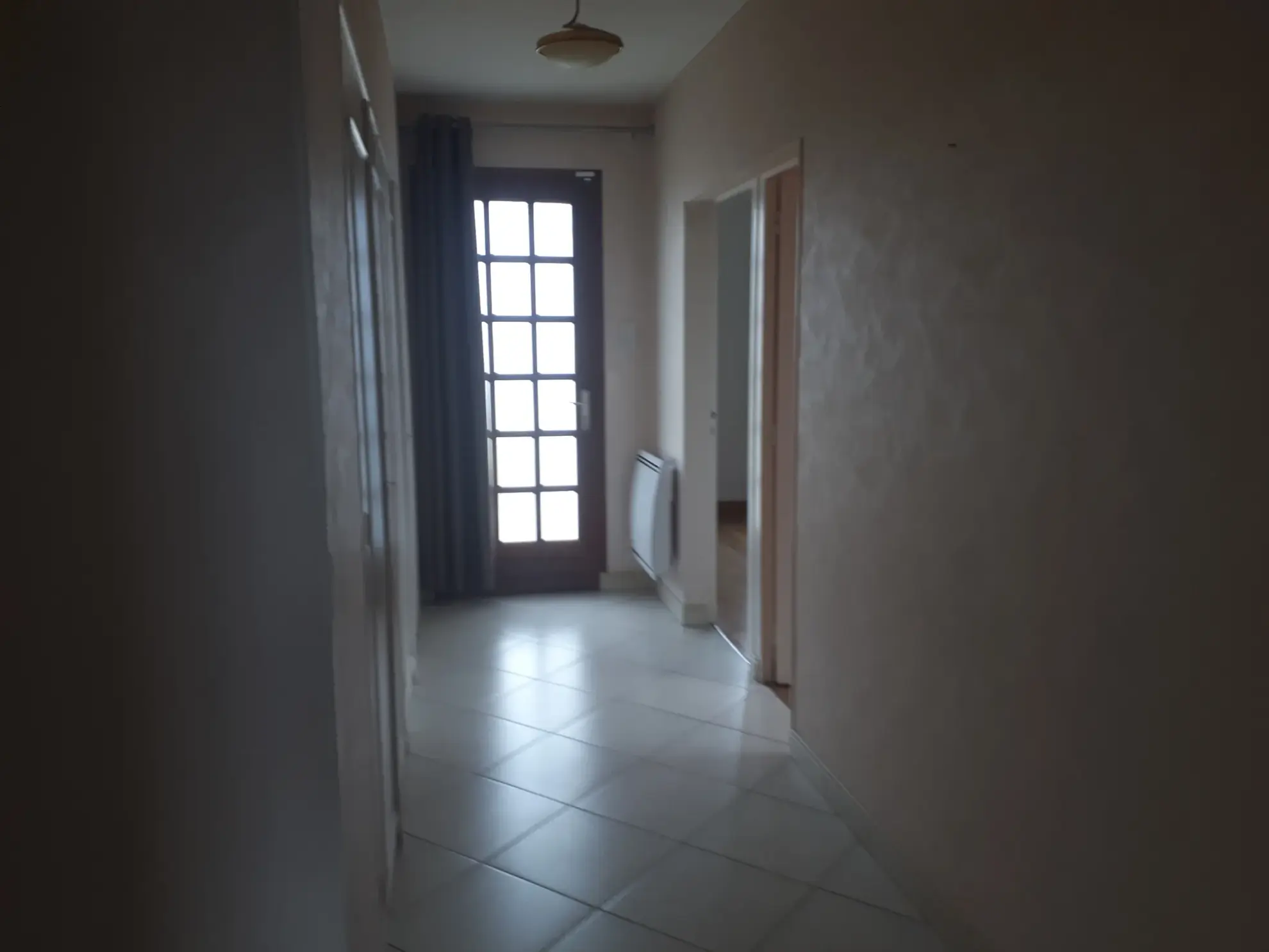 Maison familiale lumineuse avec 6 chambres et studio à Les Ormes 
