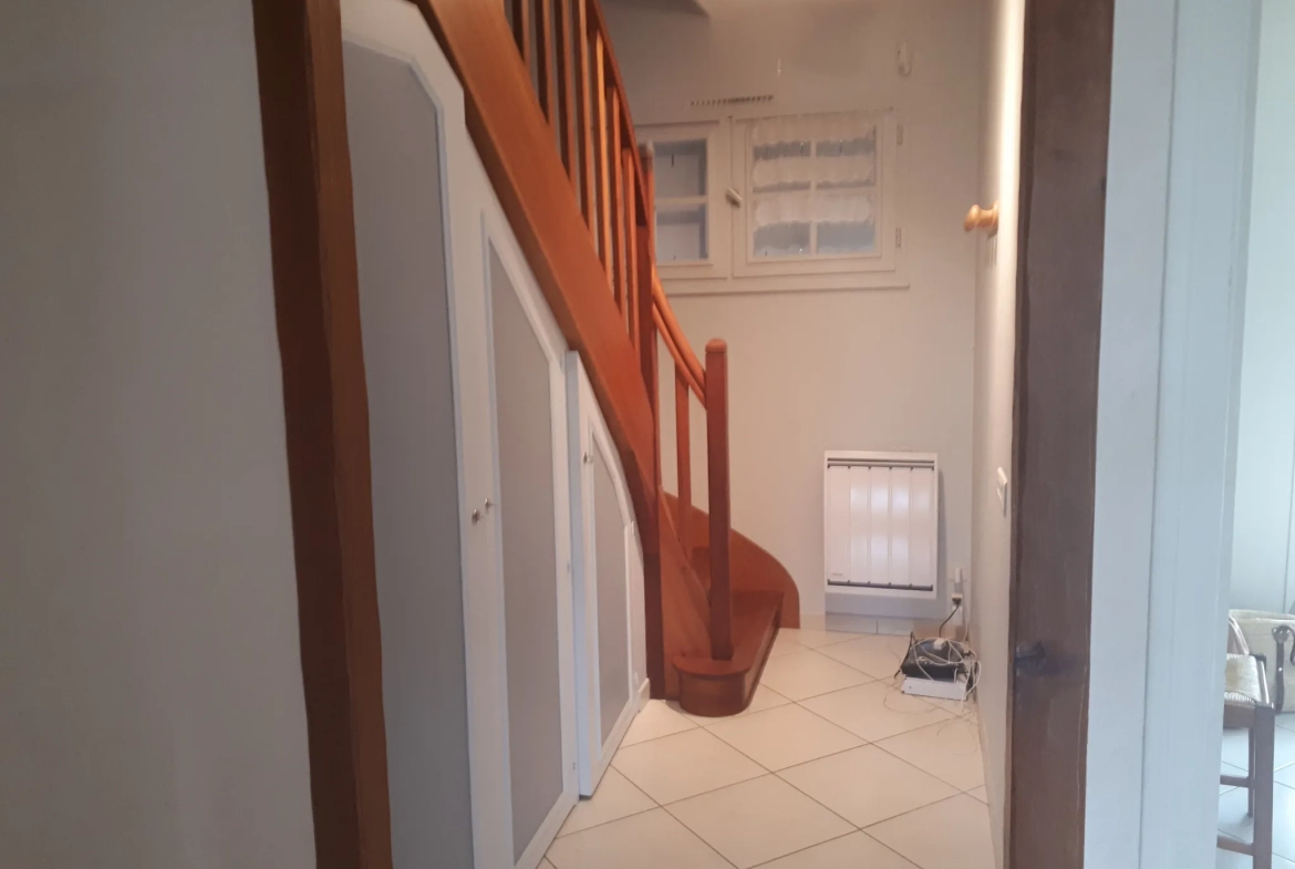 Maison familiale lumineuse avec 6 chambres et studio à Les Ormes 