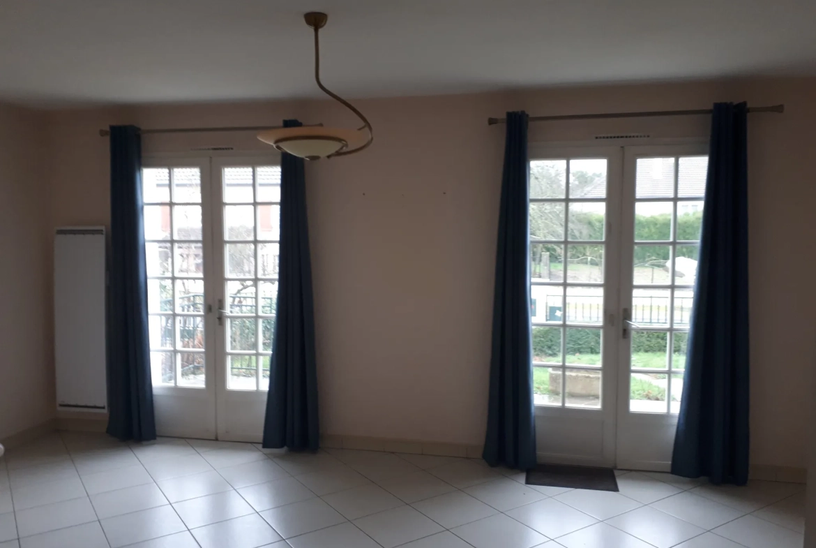 Maison familiale lumineuse avec 6 chambres et studio à Les Ormes 