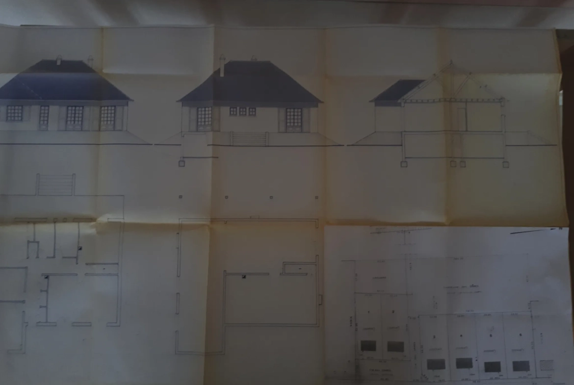 Maison familiale lumineuse avec 6 chambres et studio à Les Ormes 