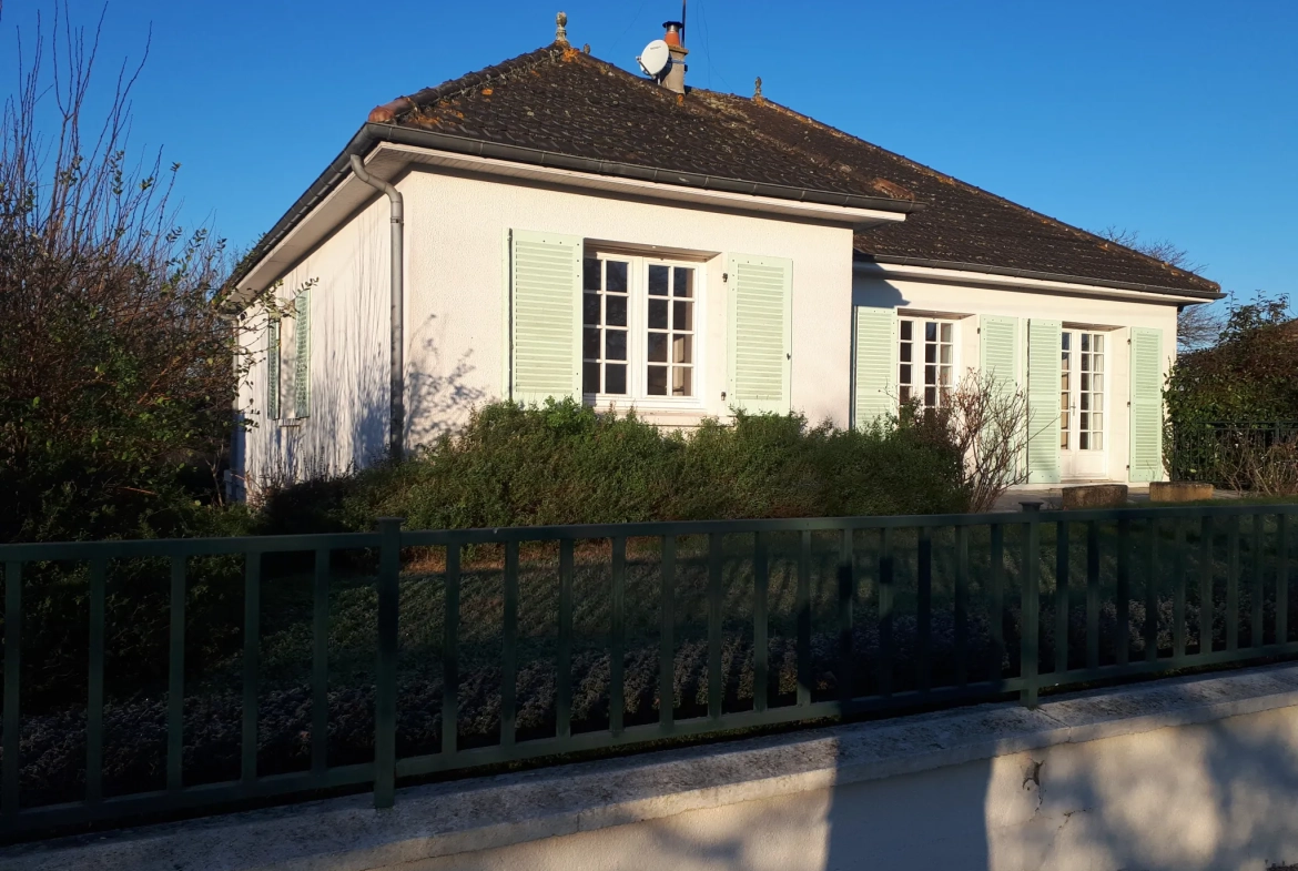 Maison familiale lumineuse avec 6 chambres et studio à Les Ormes 