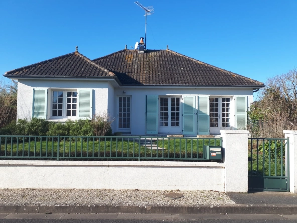 Maison familiale lumineuse avec 6 chambres et studio à Les Ormes