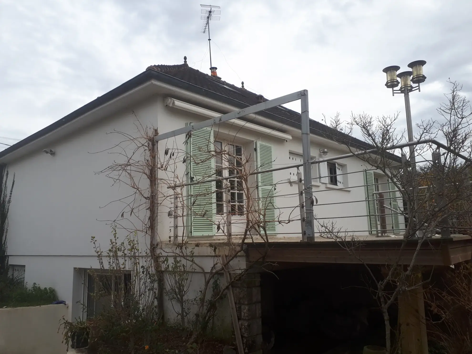 Maison familiale lumineuse avec 6 chambres et studio à Les Ormes 