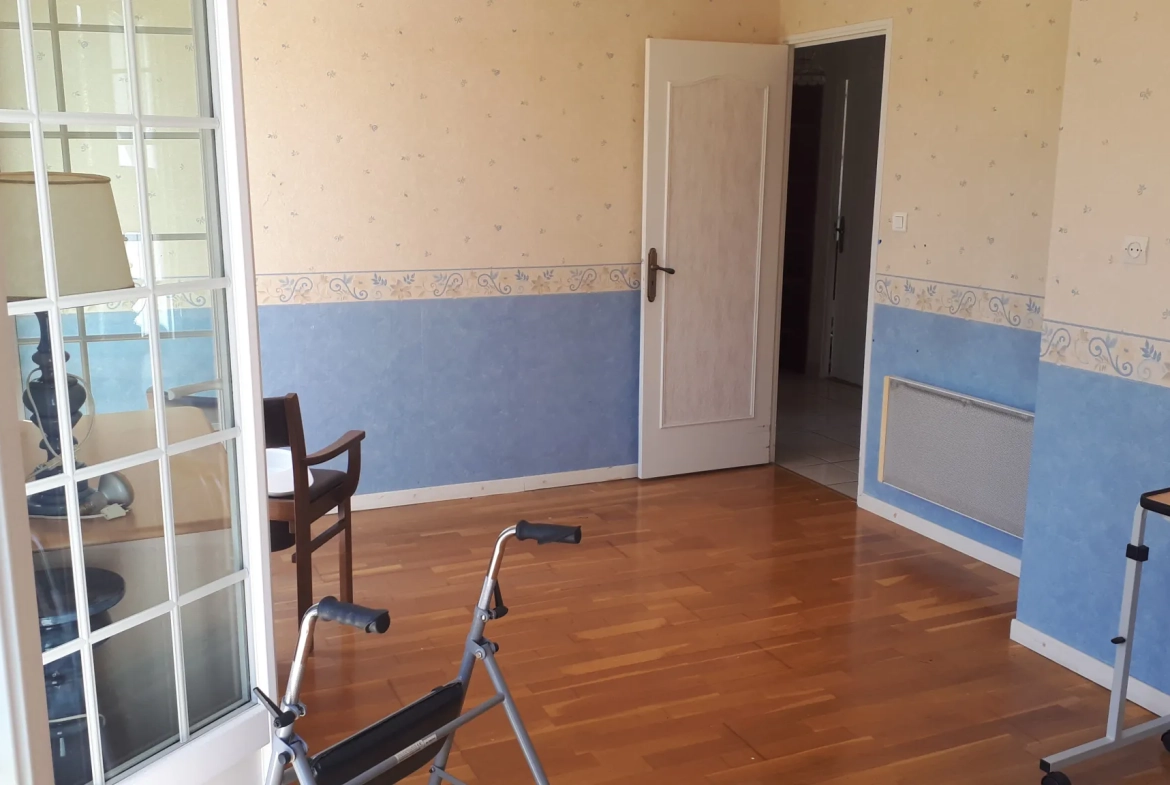 Maison à vendre à Chateau Larcher avec jardin et terrasses - 134 m² 
