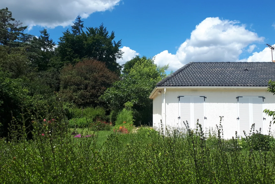 Maison à vendre à Chateau Larcher avec jardin et terrasses - 134 m² 