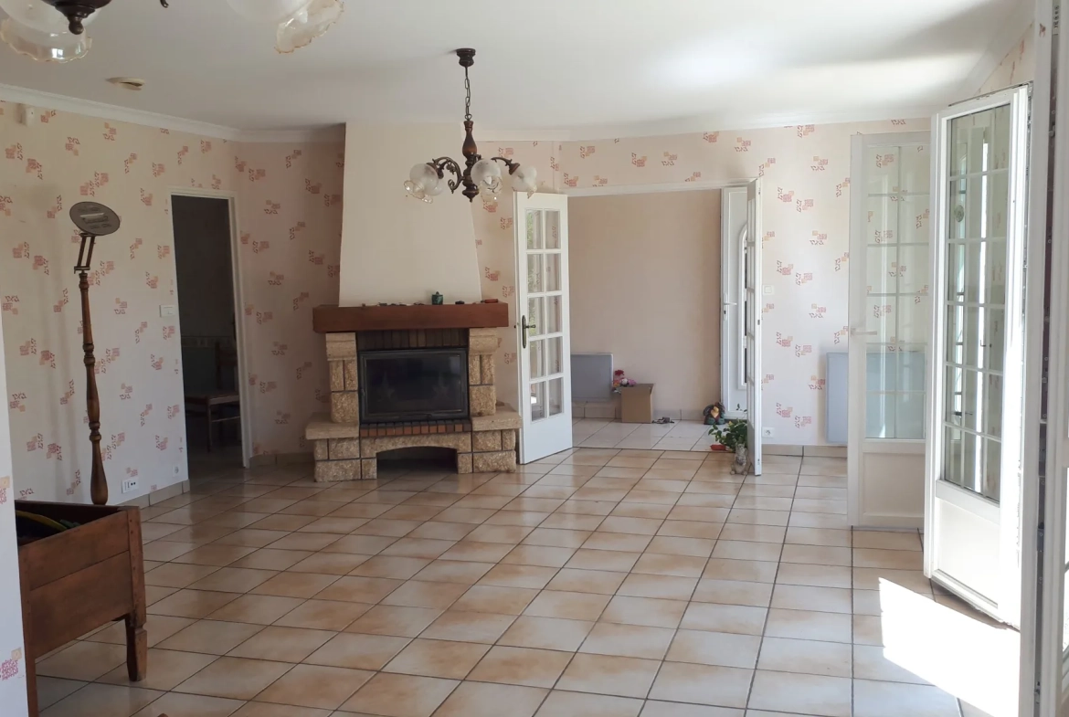 Maison à vendre à Chateau Larcher avec jardin et terrasses - 134 m² 