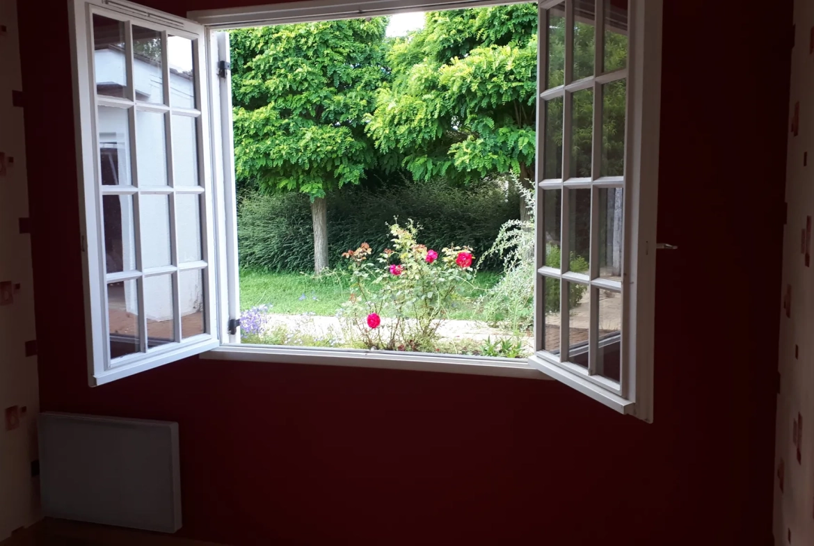 Maison à vendre à Chateau Larcher avec jardin et terrasses - 134 m² 