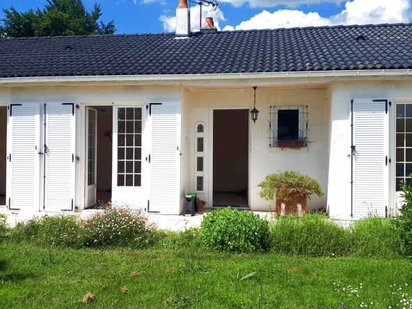 Maison à vendre à Chateau Larcher avec jardin et terrasses - 134 m²