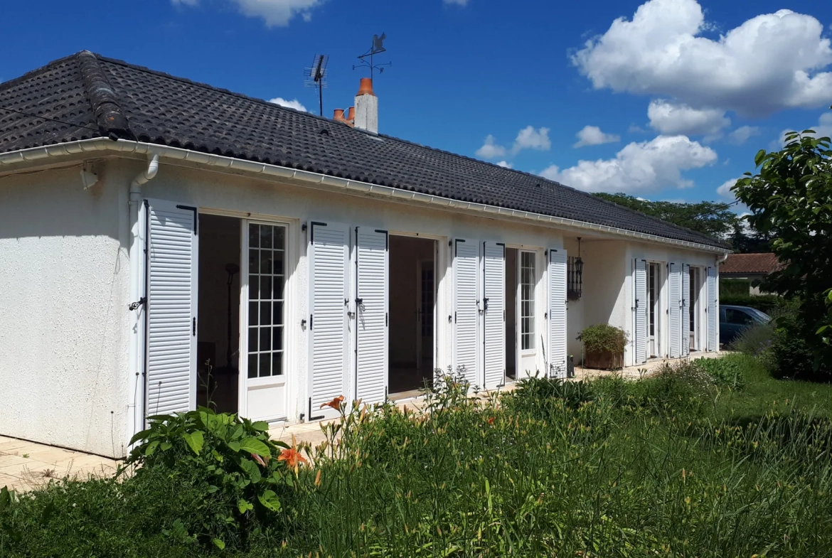 Maison à vendre à Chateau Larcher avec jardin et terrasses - 134 m² 
