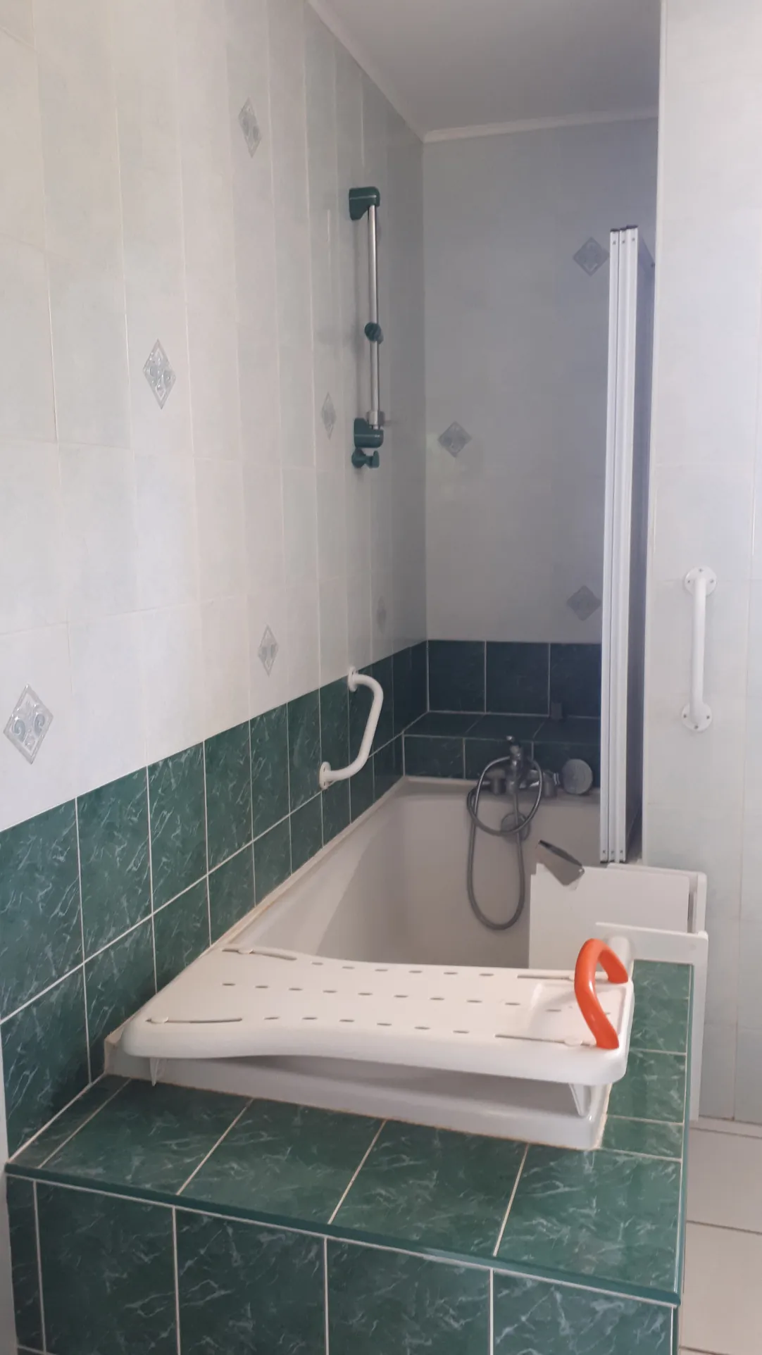 Maison à vendre à Chateau Larcher avec jardin et terrasses - 134 m² 