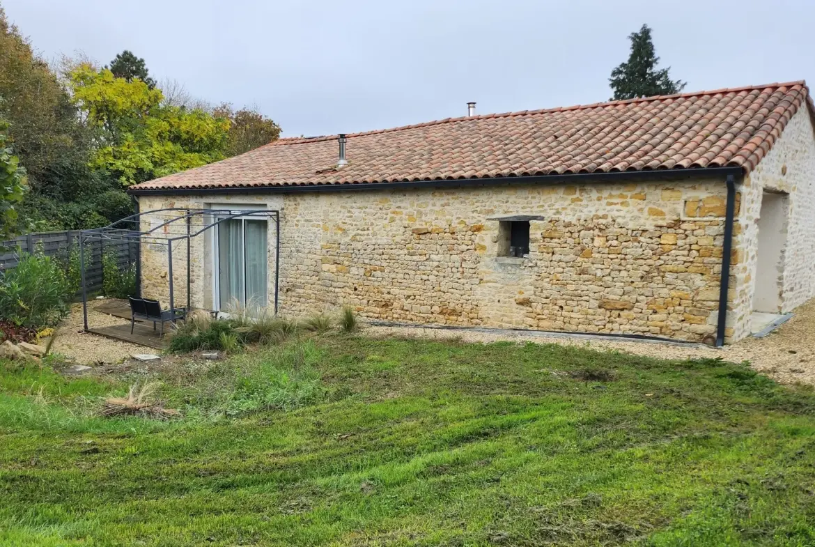 Charmante maison en pierre rénovée avec 3 chambres et garage à Sainte Hermine 