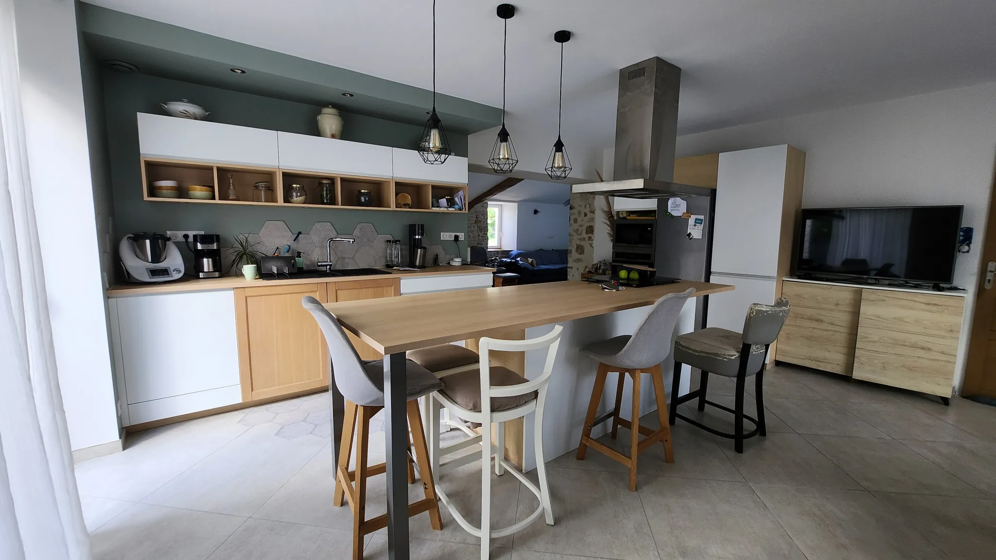 Charmante maison en pierre rénovée avec 3 chambres et garage à Sainte Hermine 