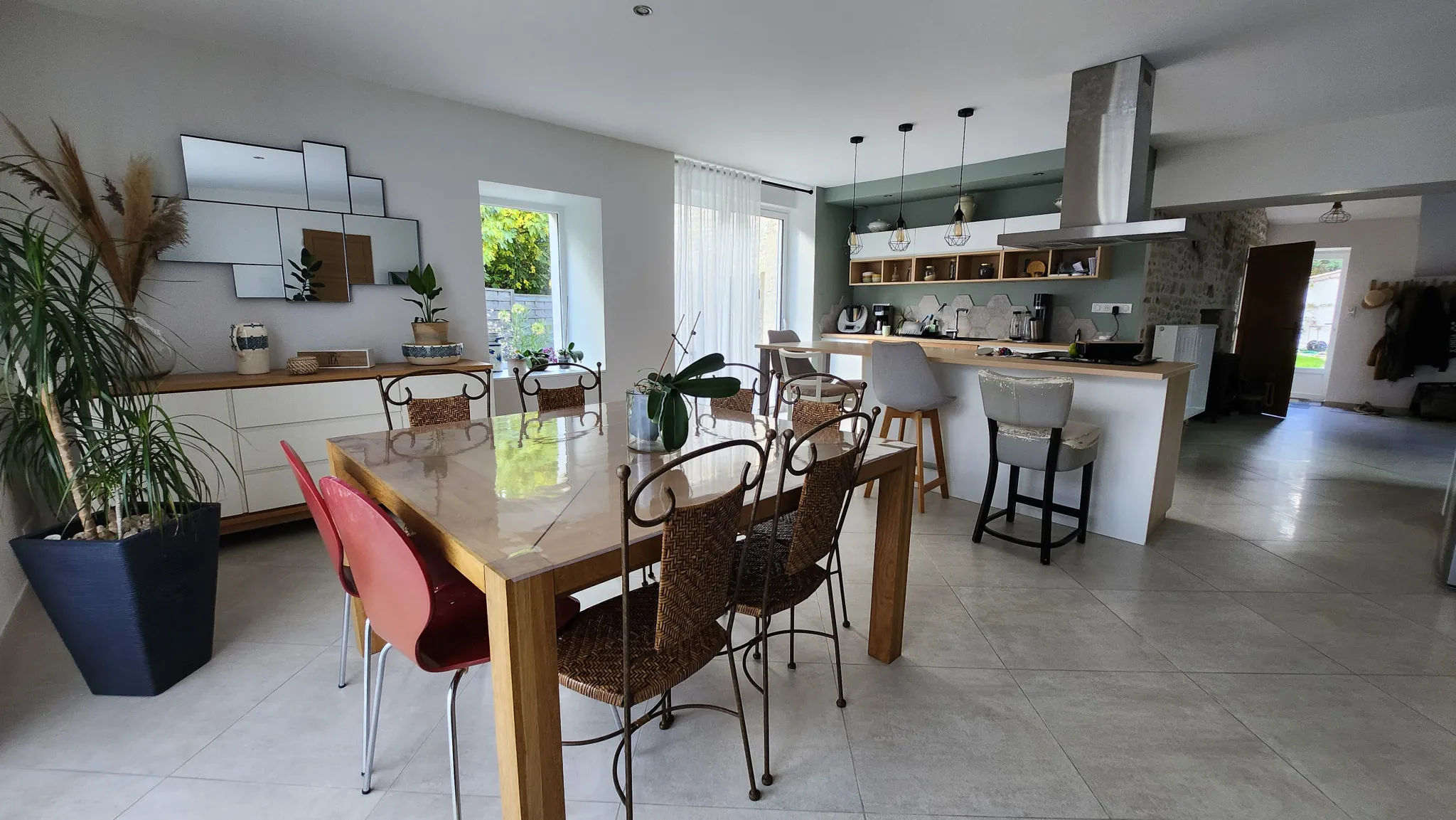 Charmante maison en pierre rénovée avec 3 chambres et garage à Sainte Hermine 