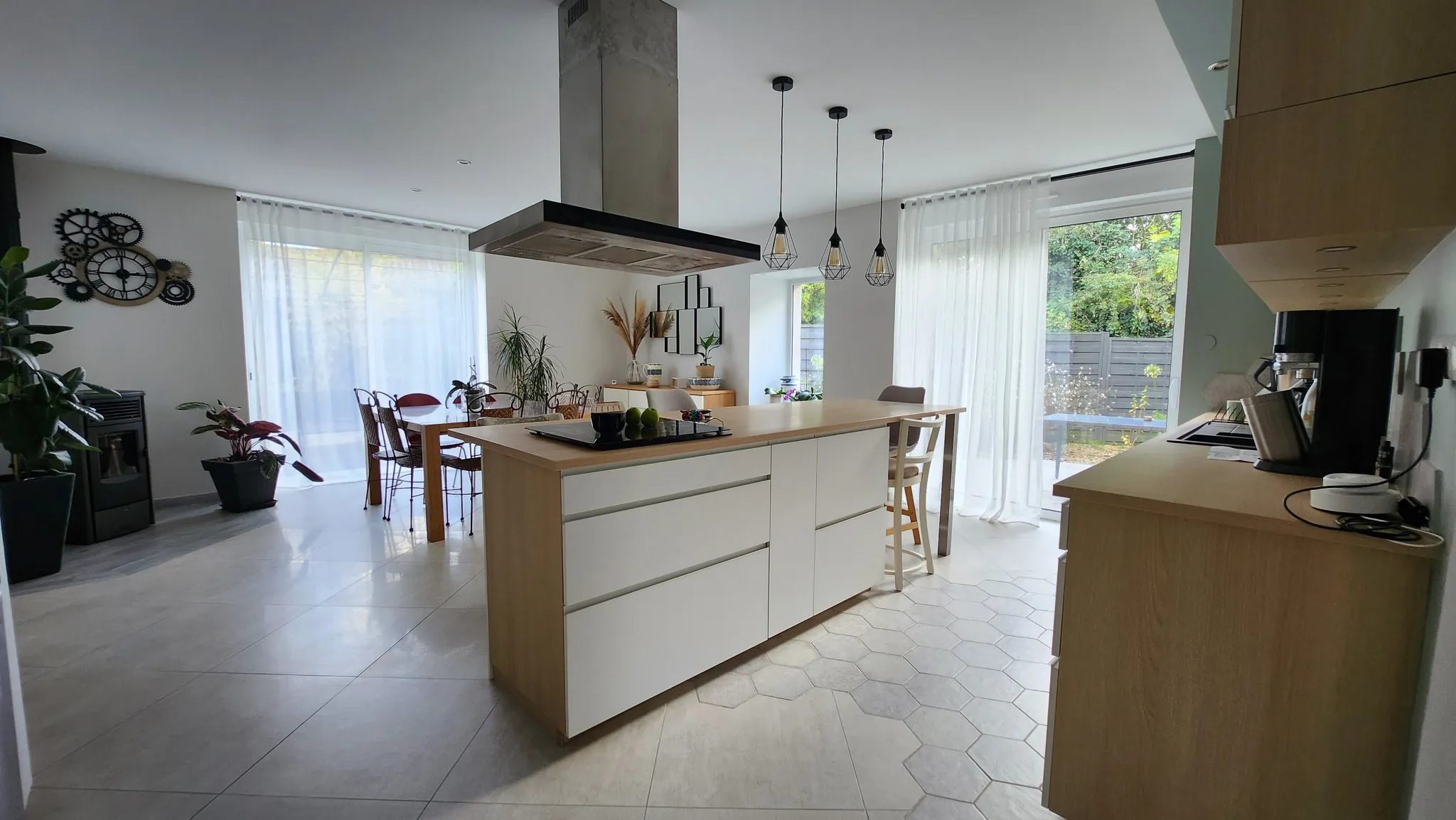Charmante maison en pierre rénovée avec 3 chambres et garage à Sainte Hermine 