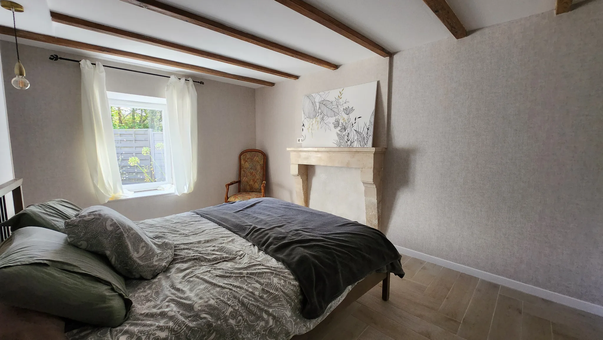 Charmante maison en pierre rénovée avec 3 chambres et garage à Sainte Hermine 
