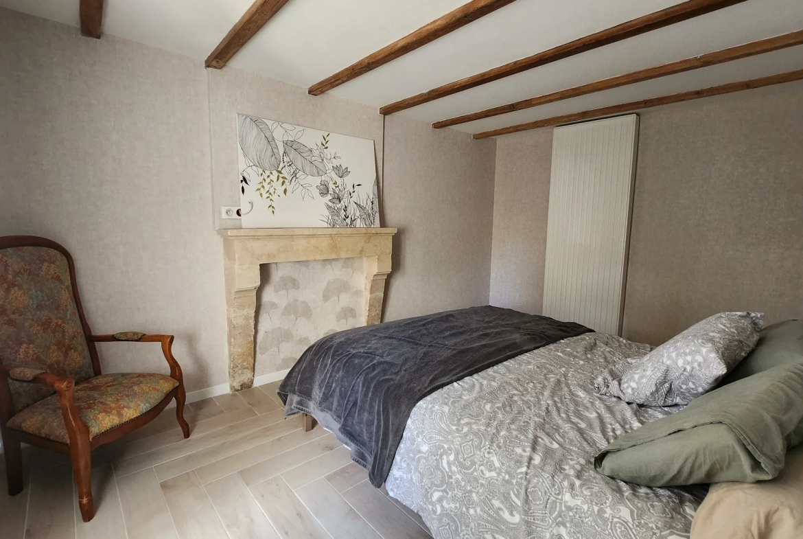 Charmante maison en pierre rénovée avec 3 chambres et garage à Sainte Hermine 