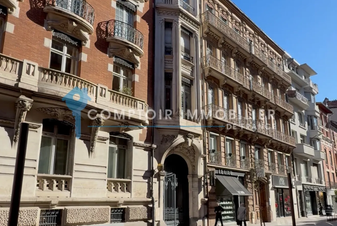 Appartement à Toulouse avec grand potentiel, dernier étage, rue de Metz, à rénover 