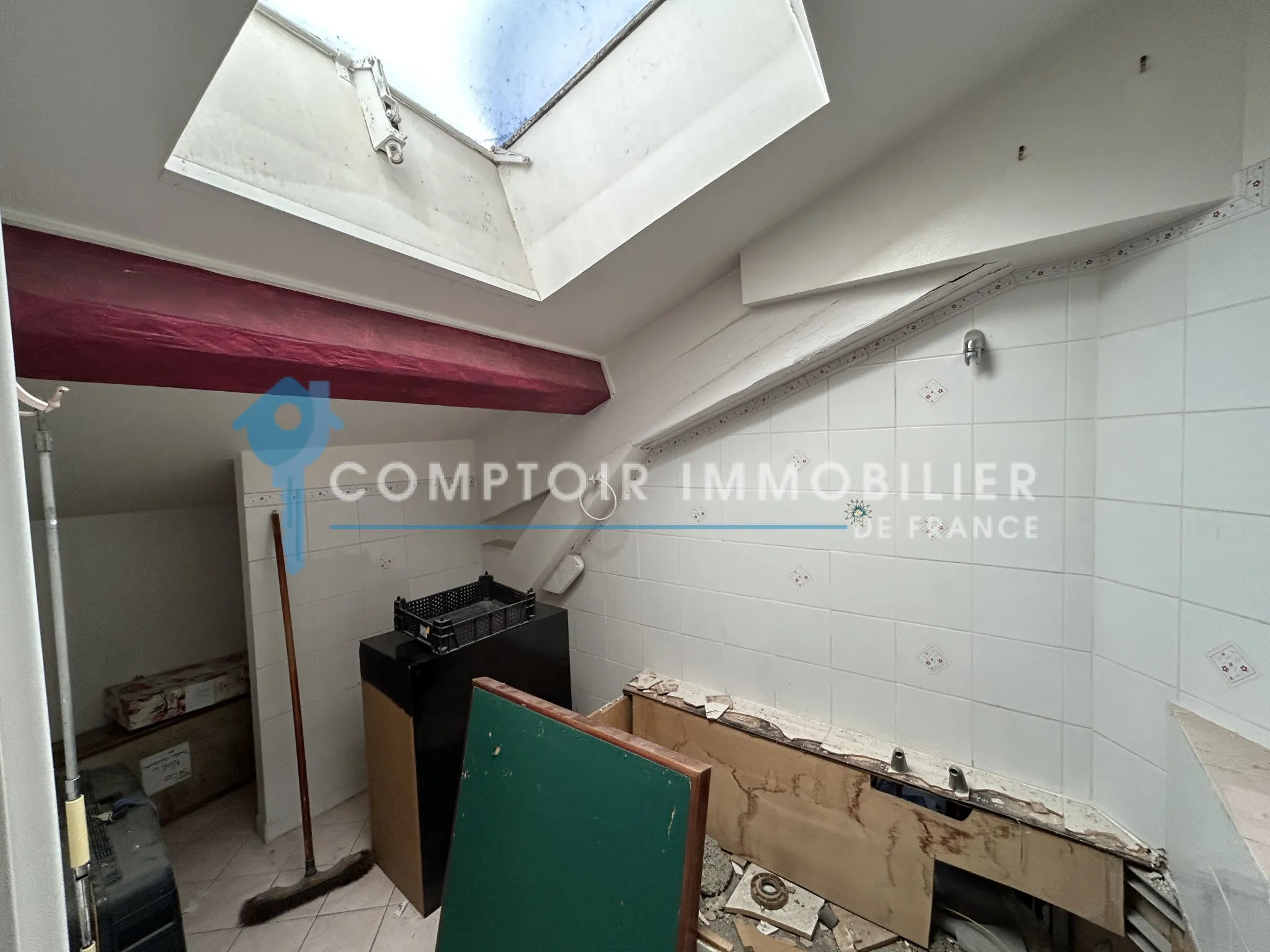 Appartement à Toulouse avec grand potentiel, dernier étage, rue de Metz, à rénover 