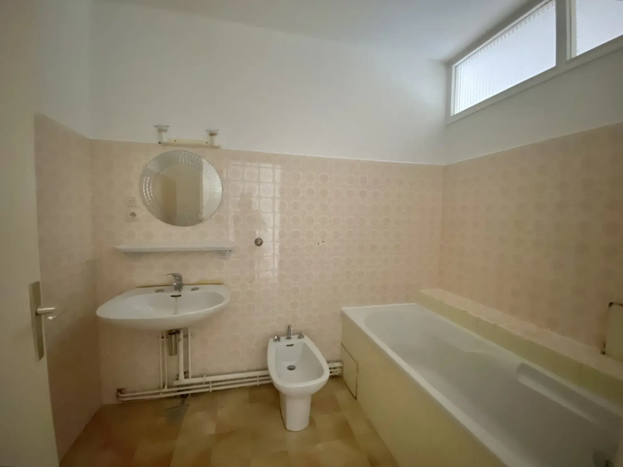 Appartement T4 lumineux avec terrasse à Nîmes, Quartier Jardins de la Fontaine 